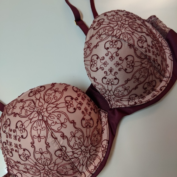 Victoria's Secret 34B pushup bra - Picture 2 of 3